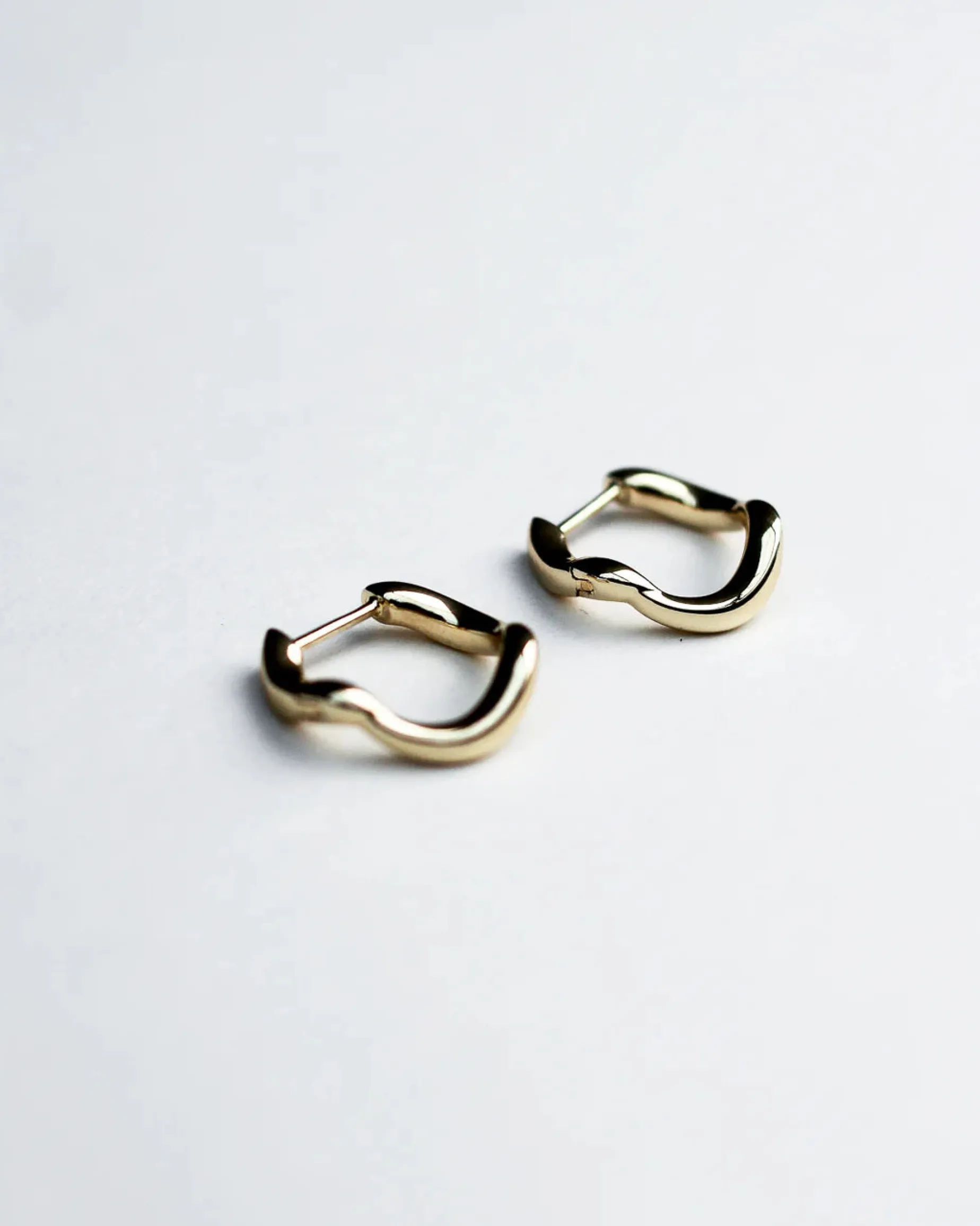 F&H STUDIOS Wave Huggies GOLD