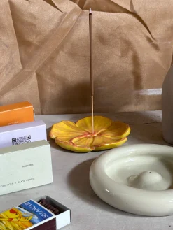 IN TIME Hibiscus Incense Holder