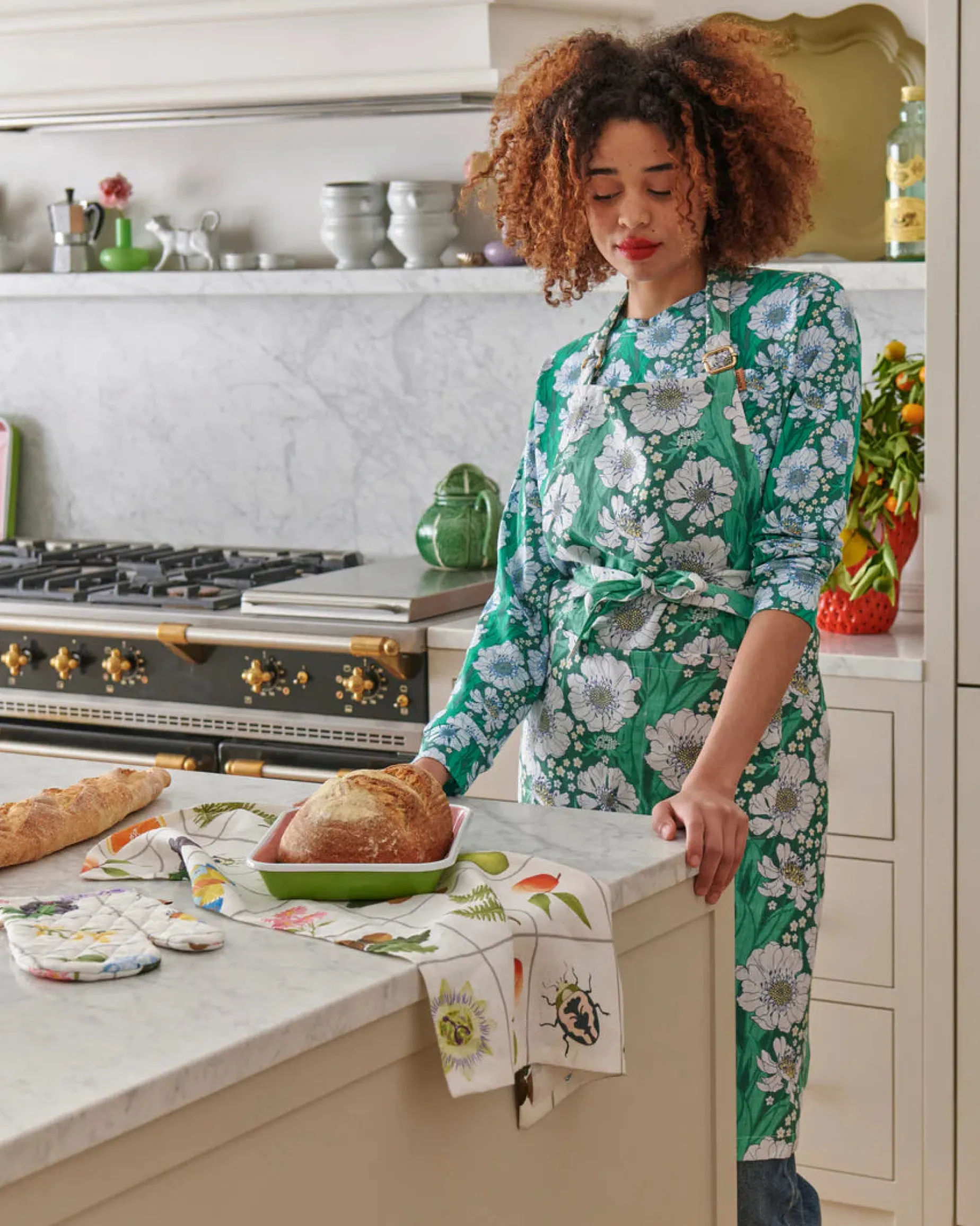 KIP & CO Linen Apron TUMBLING FLOWERS GREEN