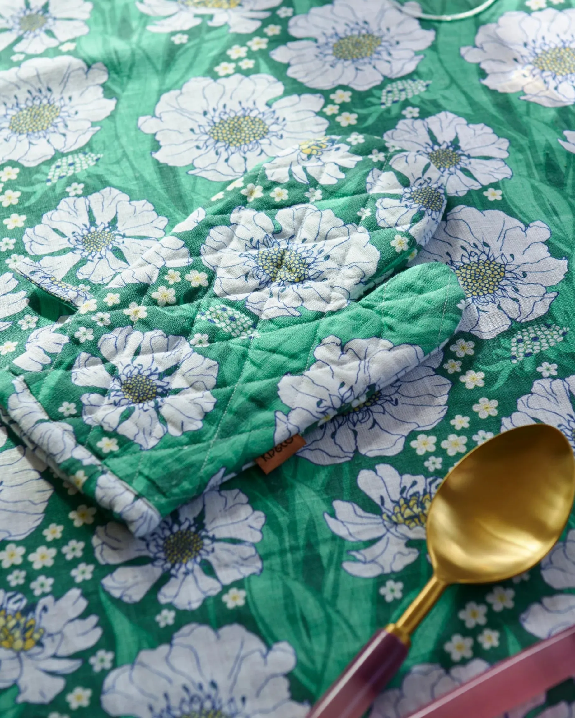 KIP & CO Oven Mitt TUMBLING FLOWERS GREEN
