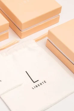 LIBERTE Beck Earring CLEAR SILVER